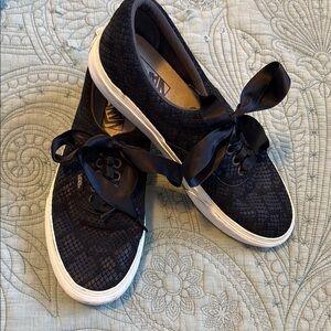 Vans Black Sneakers Classic Canvas Design